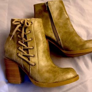Very cute heel booties size 7.5